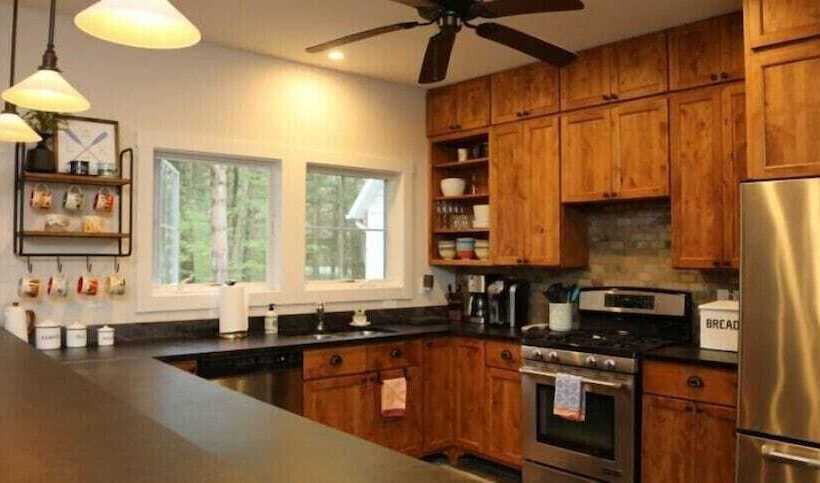 Lake Trail Treehouse