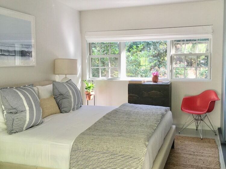 فندق على الطريق A Room At The Beach