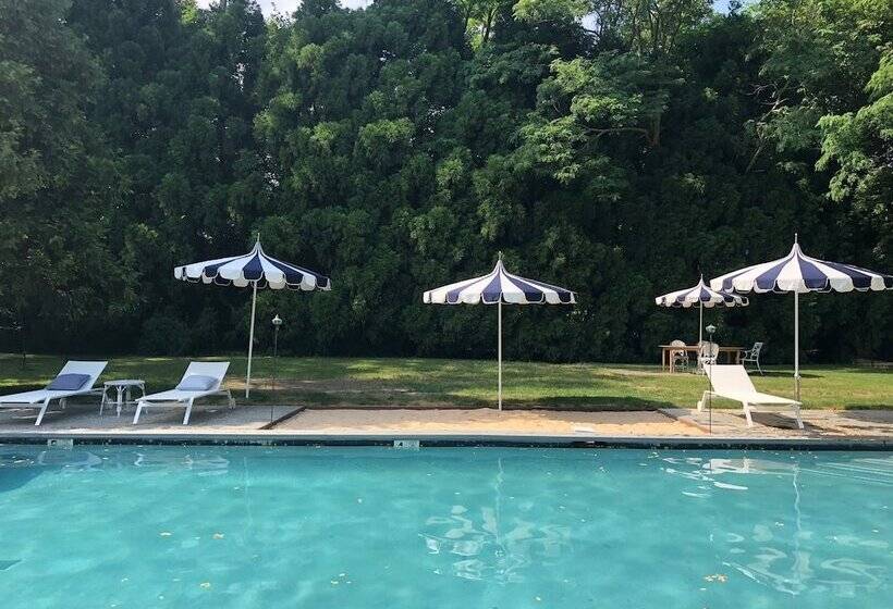 فندق على الطريق A Room At The Beach