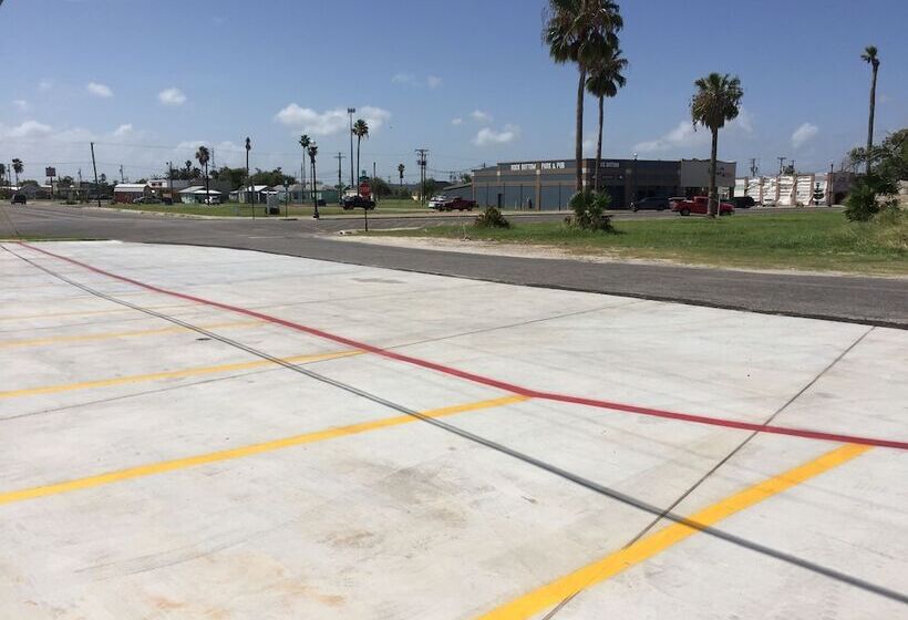 فندق على الطريق Bay View Inn