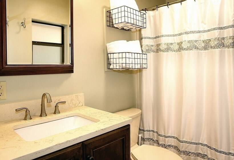Mountain Laurel   1 Bedrooms, 1 Baths, Sleeps 4 Cabin By Redawning