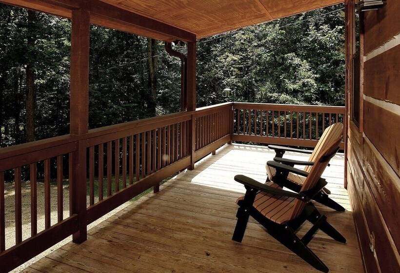 Mountain Laurel   1 Bedrooms, 1 Baths, Sleeps 4 Cabin By Redawning