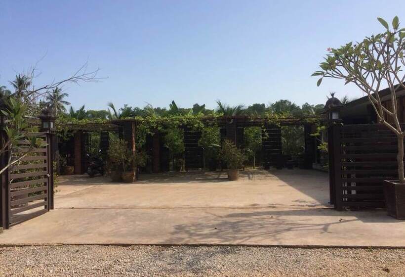 פנסיון Kelulut Lodge