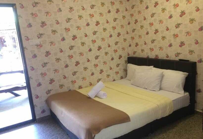 פנסיון Kelulut Lodge