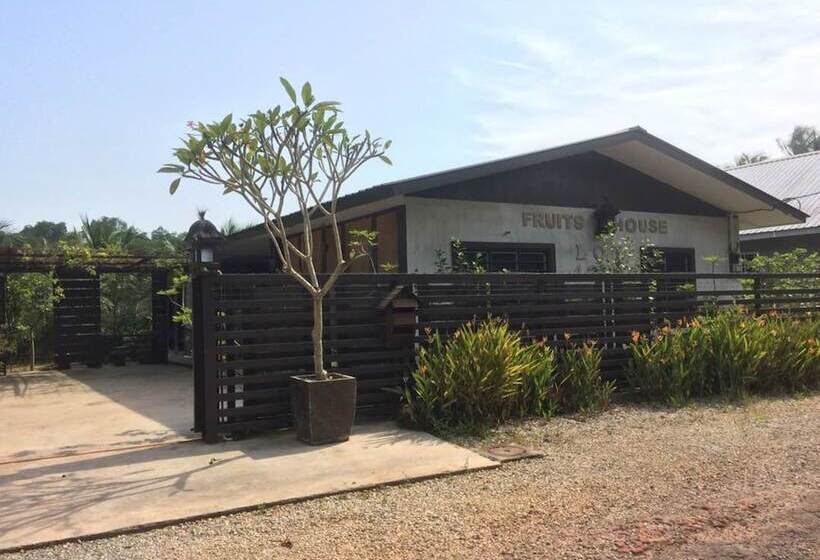 بنسيون Kelulut Lodge