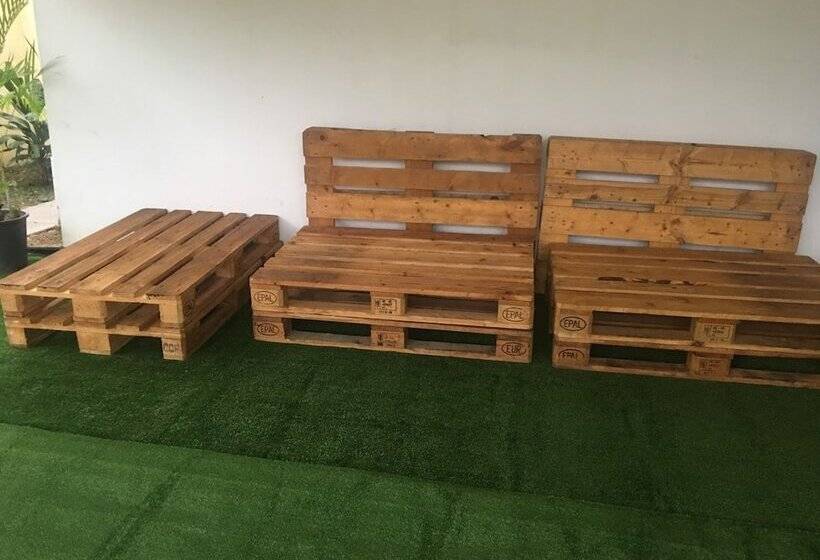 بنسيون Luna House Panama