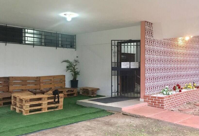 بنسيون Luna House Panama