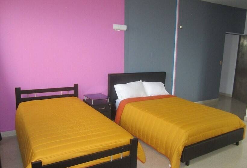 بنسيون Luna House Panama