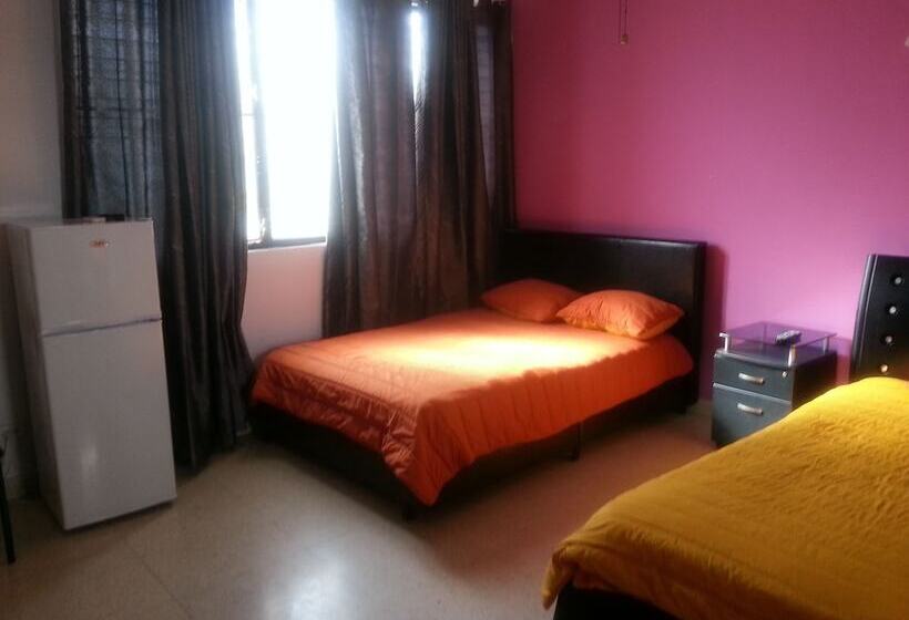 بنسيون Luna House Panama