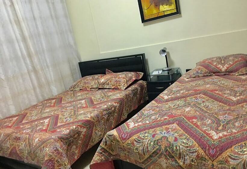 بنسيون Luna House Panama