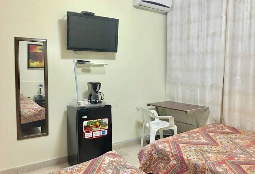 بنسيون Luna House Panama