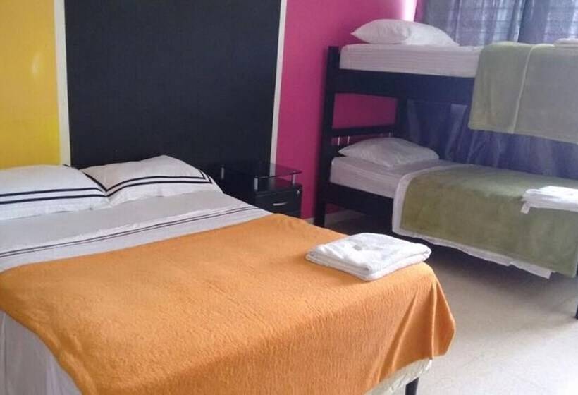 بنسيون Luna House Panama