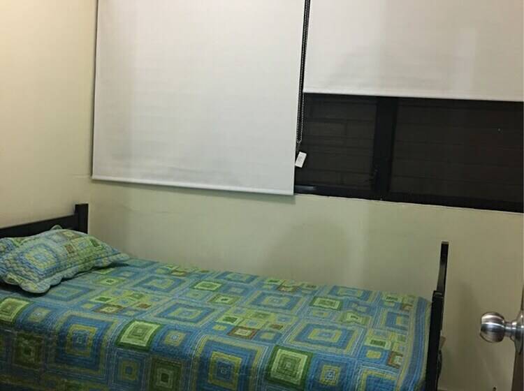 بنسيون Luna House Panama