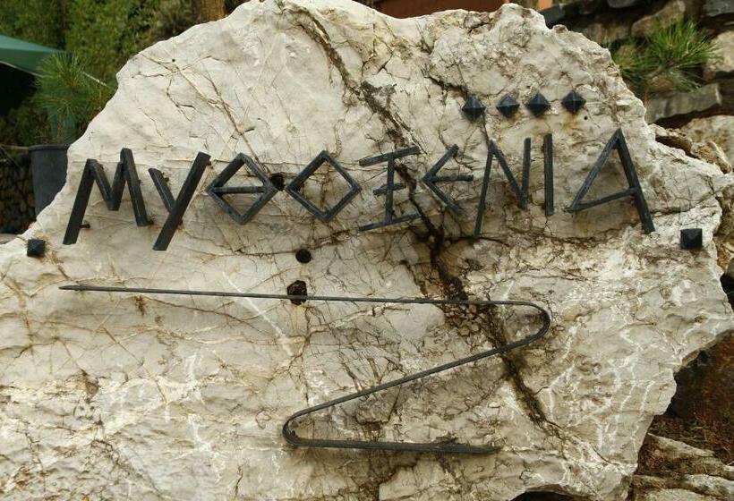 פנסיון Mythoxenia