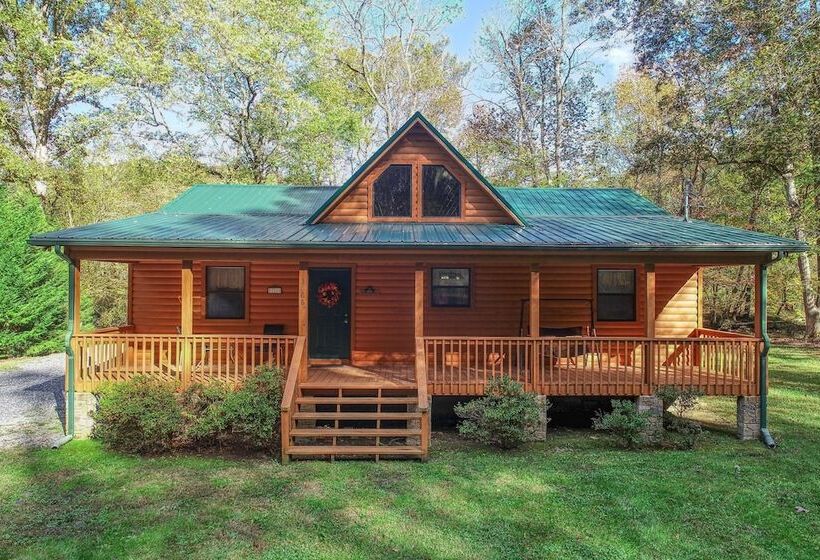 Rivendell Creekside    3 Bedrooms, 2 Baths, Sleeps 6 Cabin By Redawning