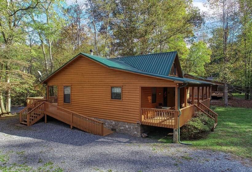 Rivendell Creekside    3 Bedrooms, 2 Baths, Sleeps 6 Cabin By Redawning