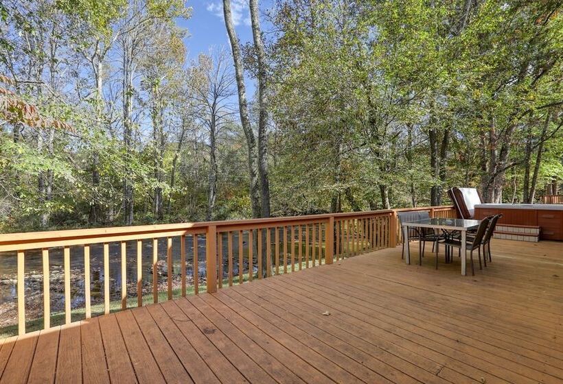 Rivendell Creekside    3 Bedrooms, 2 Baths, Sleeps 6 Cabin By Redawning
