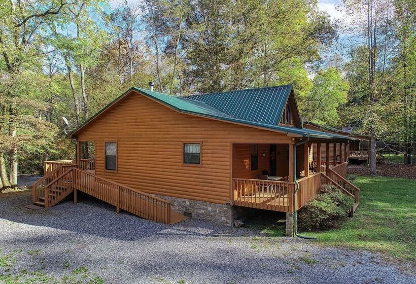 Rivendell Creekside    3 Bedrooms, 2 Baths, Sleeps 6 Cabin By Redawning