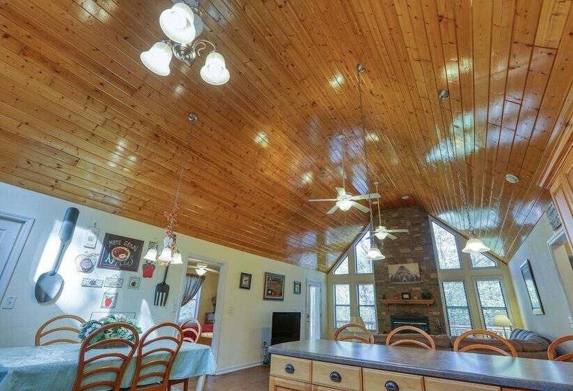 Rivendell Creekside    3 Bedrooms, 2 Baths, Sleeps 6 Cabin By Redawning
