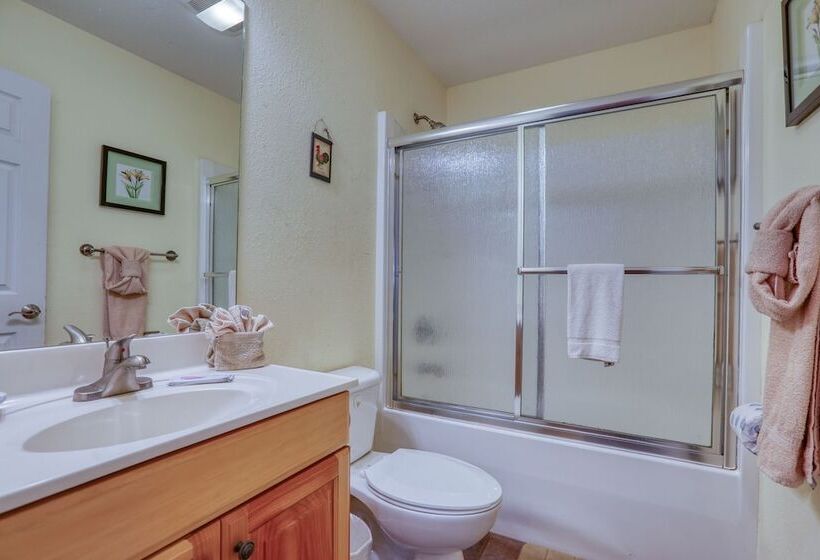 Rivendell Creekside    3 Bedrooms, 2 Baths, Sleeps 6 Cabin By Redawning