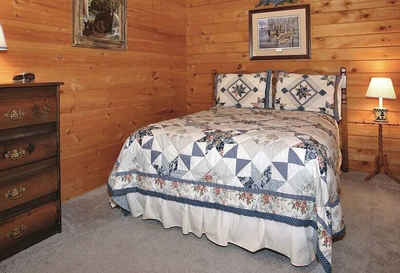 Spruce Lane   2 Bedrooms, 2 Baths, Sleeps 6 Cabin By Redawning