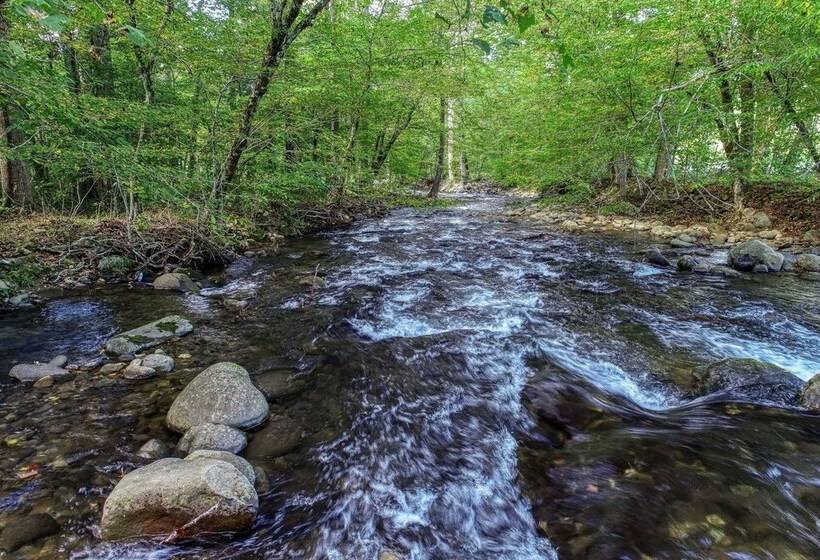 Sweet    2 Bedrooms, 2 Baths, Sleeps 6 Cabin By Redawning