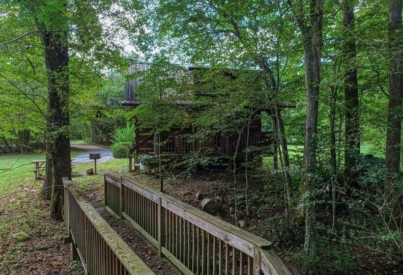 Sweet    2 Bedrooms, 2 Baths, Sleeps 6 Cabin By Redawning