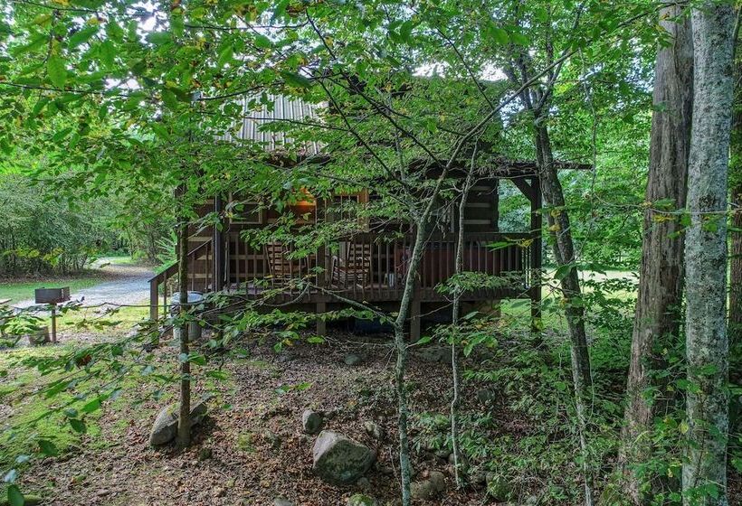 Sweet    2 Bedrooms, 2 Baths, Sleeps 6 Cabin By Redawning