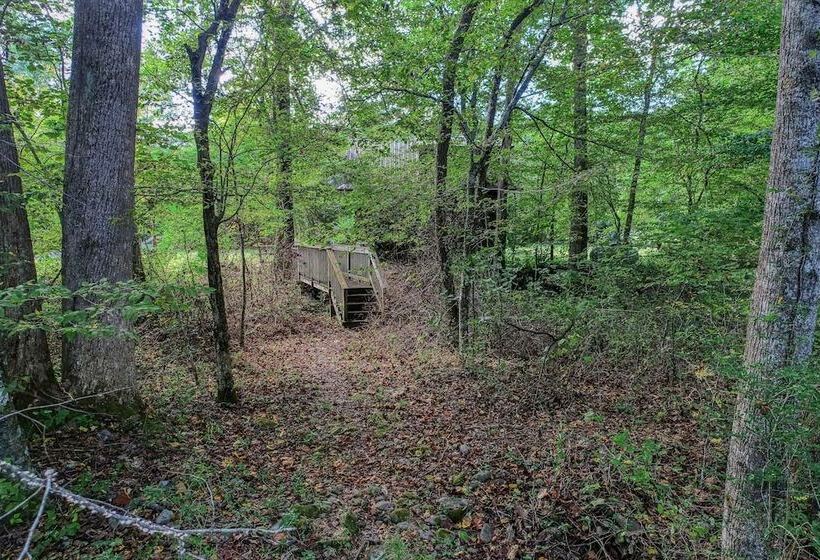Sweet    2 Bedrooms, 2 Baths, Sleeps 6 Cabin By Redawning