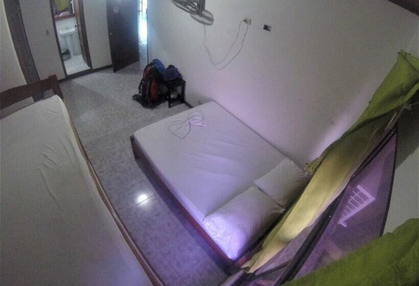 Tauma Hostal & Camping