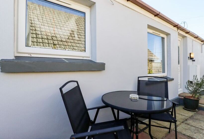 The Annexe, Laburnum