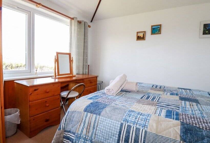 The Annexe, Laburnum