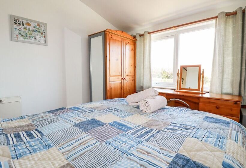 The Annexe, Laburnum