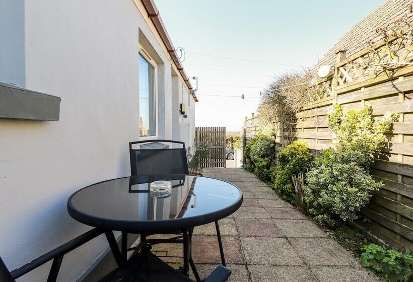 The Annexe, Laburnum