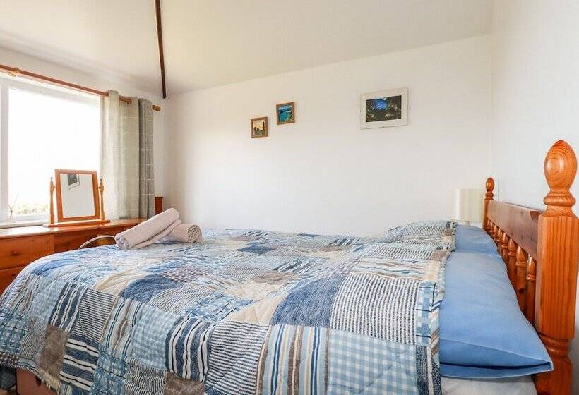 The Annexe, Laburnum