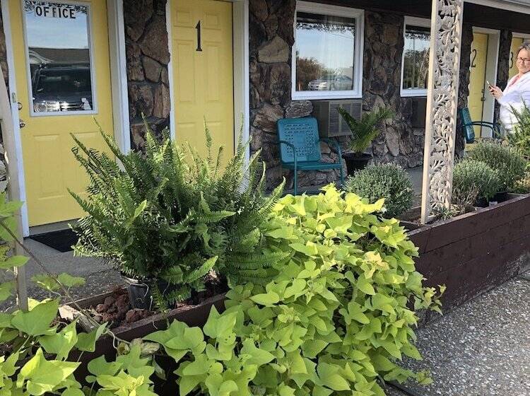 Triangle Inn Motel