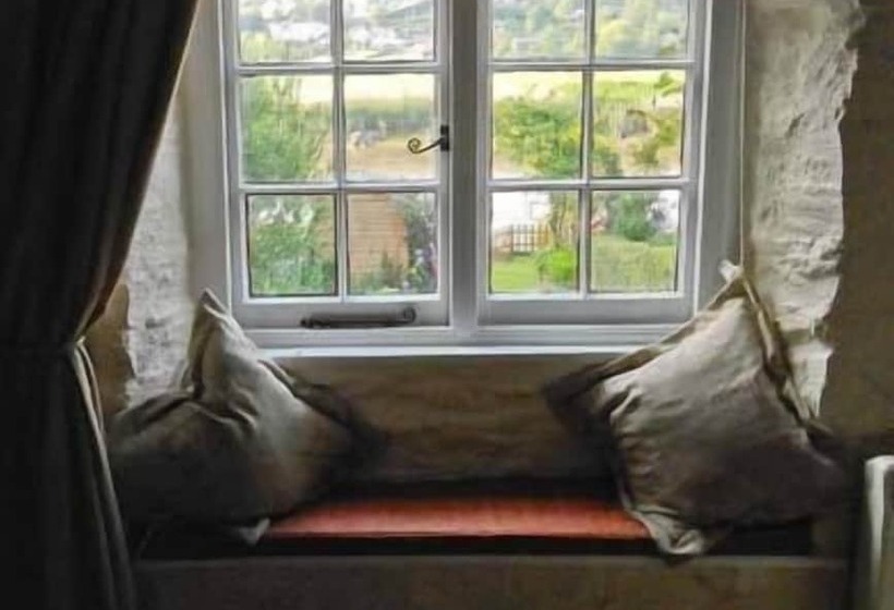 Tuckermarsh Quay River Cottage 2