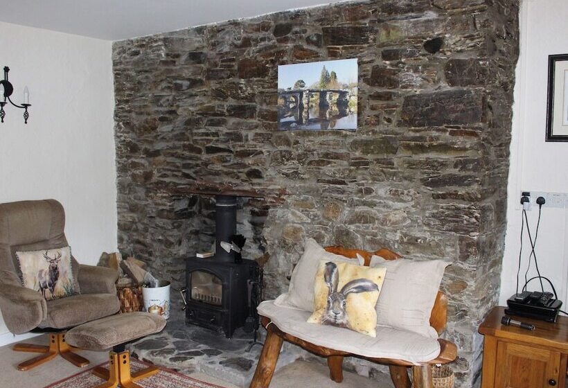 Tuckermarsh Quay River Cottage 2