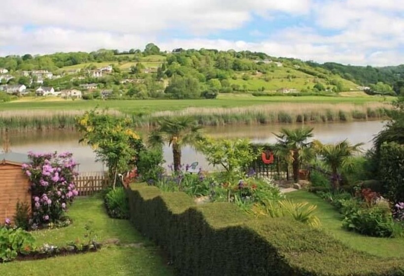 Tuckermarsh Quay River Cottage 2