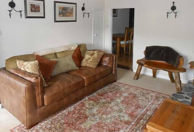 Tuckermarsh Quay River Cottage 2