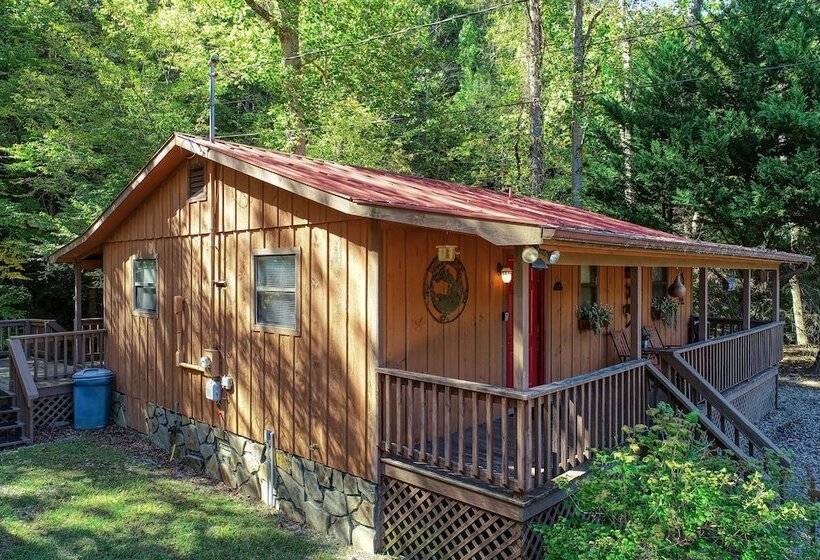 Whispering Creek   2 Bedrooms, 1 Baths, Sleeps 6 Cabin By Redawning