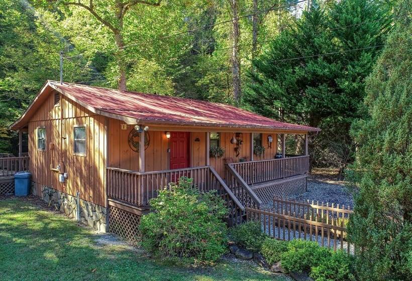 Whispering Creek   2 Bedrooms, 1 Baths, Sleeps 6 Cabin By Redawning