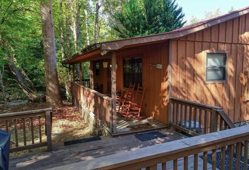 Whispering Creek   2 Bedrooms, 1 Baths, Sleeps 6 Cabin By Redawning