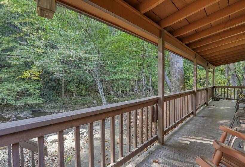 Whispering Creek   2 Bedrooms, 1 Baths, Sleeps 6 Cabin By Redawning