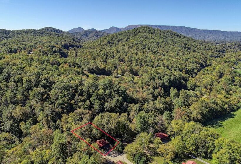 Whispering Creek   2 Bedrooms, 1 Baths, Sleeps 6 Cabin By Redawning