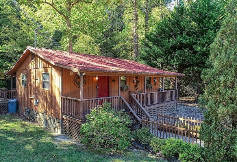 Whispering Creek   2 Bedrooms, 1 Baths, Sleeps 6 Cabin By Redawning