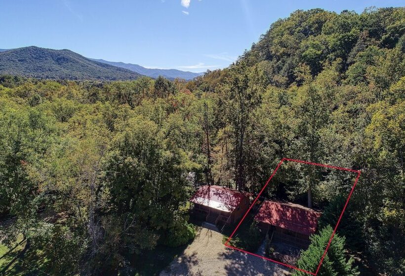 Whispering Creek   2 Bedrooms, 1 Baths, Sleeps 6 Cabin By Redawning