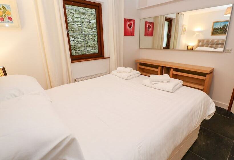 White Lodge Apartment