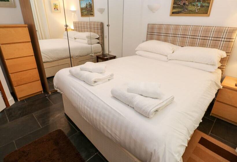 White Lodge Apartment