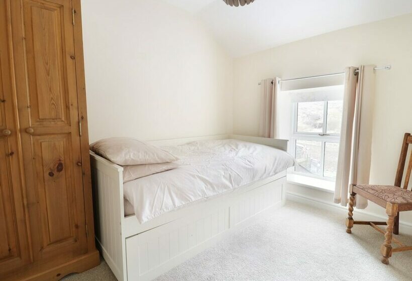 19 Cwmorthin Road